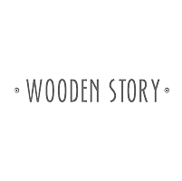 Logo marki Wooden Story – naturalne, drewniane zabawki ekologiczne inspirowane leśną przyrodą, stworzone z myślą o rozwoju dziecka i środowisku.